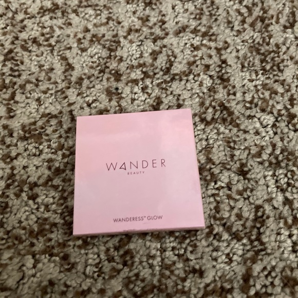 Anastasia Beverly Hills, Wander Beauty & Ciate - Bronze, Glow & Shimmer Bundle - Picture 10 of 11